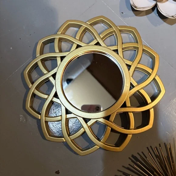 Gold and White Floral Wall Decor Set - Picture 3 of 3